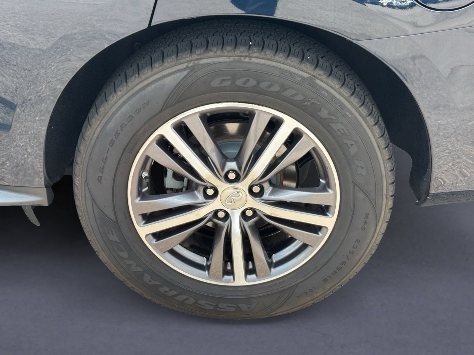Used 2019 INFINITI QX60 Luxe w/ Essential Package FWD image 3