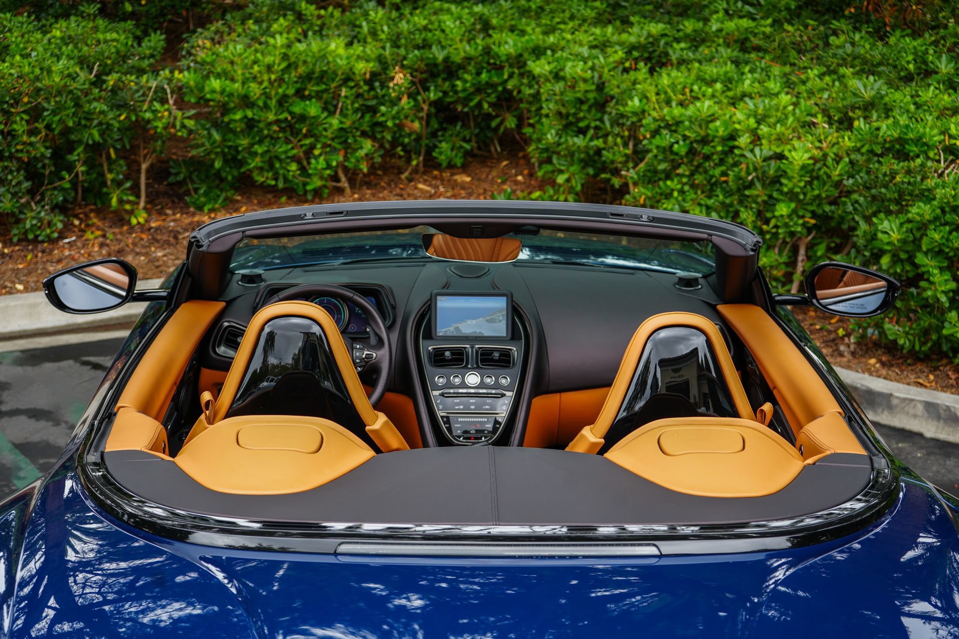 Used 2023 Aston Martin DB11 Volante RWD image 9