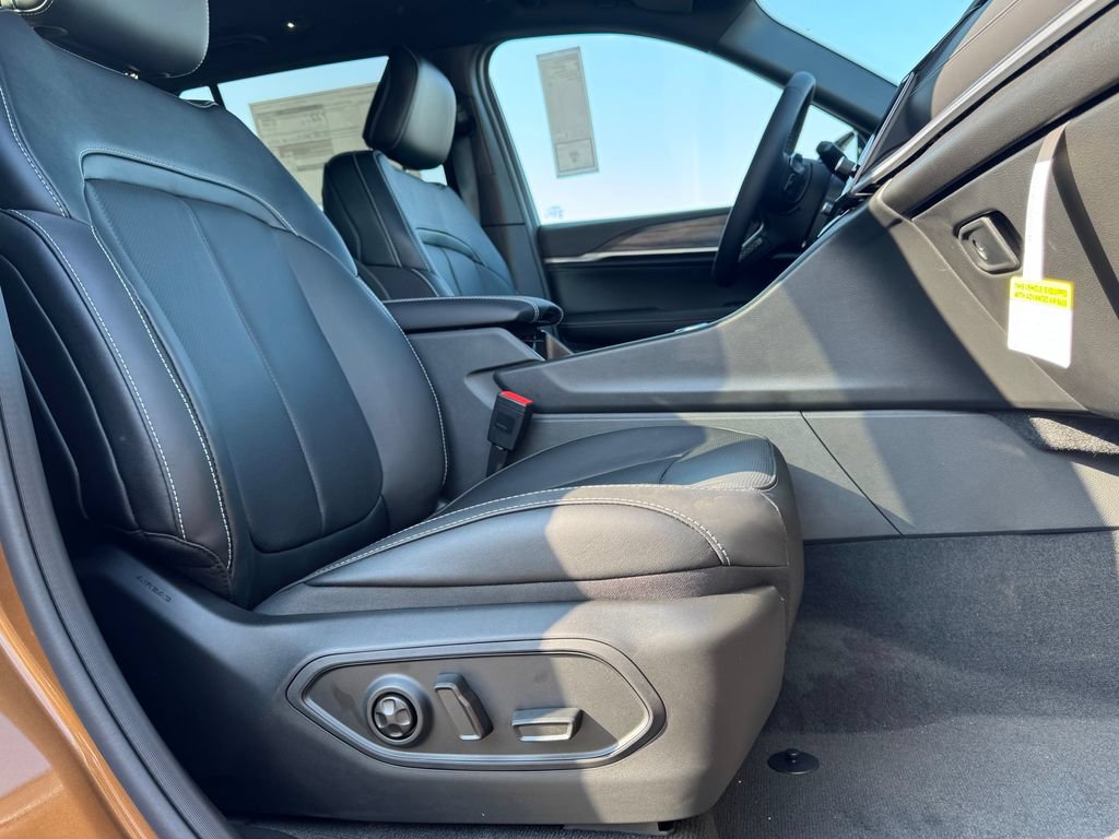 New 2027 Jeep Grand Cherokee Limited AWD/4WD image 10