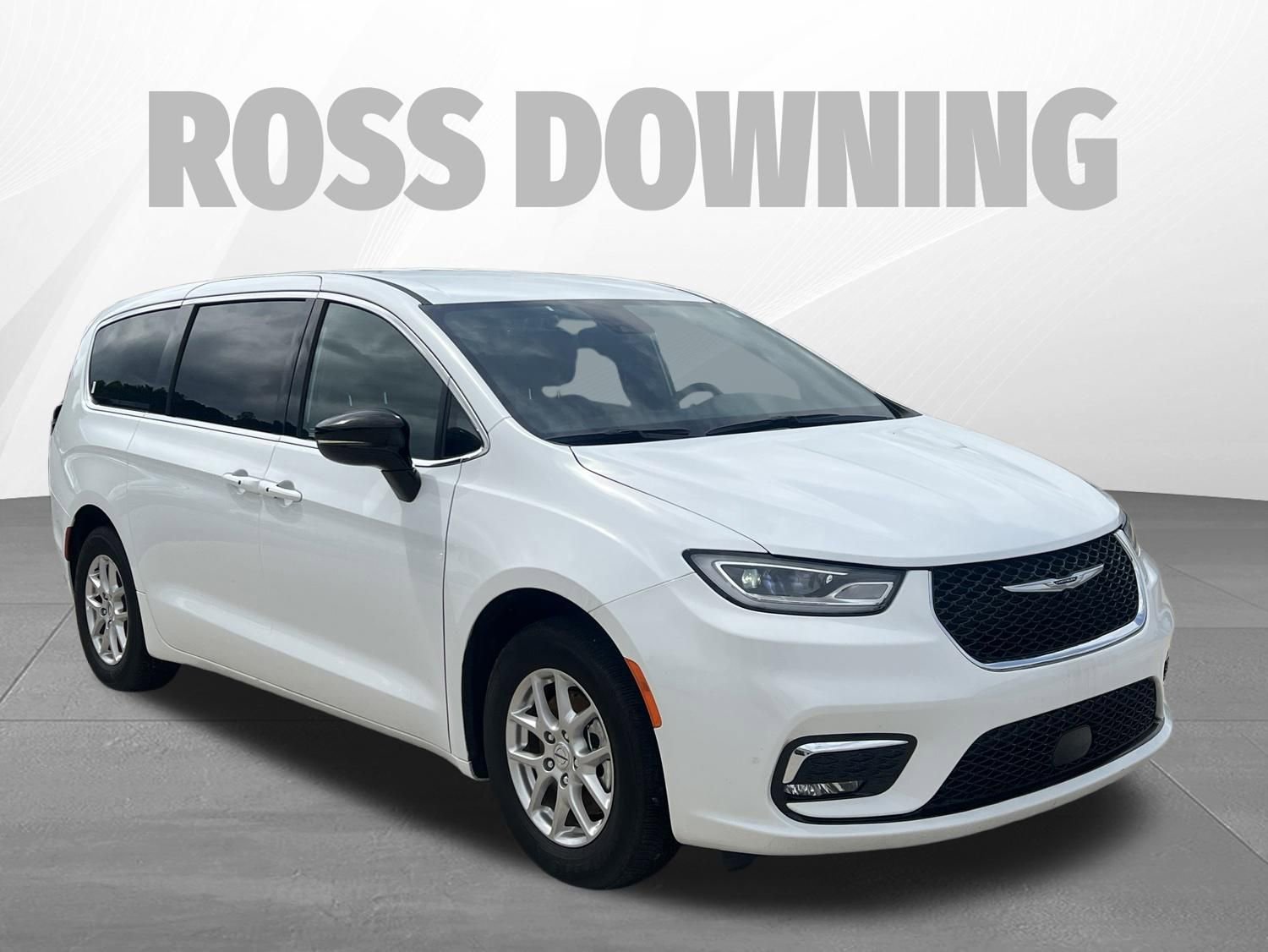 Used 2025 Chrysler Pacifica Select FWD image 3