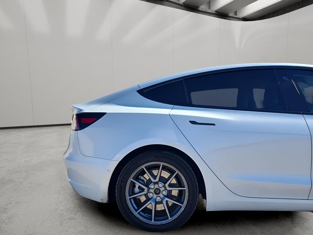 Used 2022 Tesla Model 3 Standard Range image 6