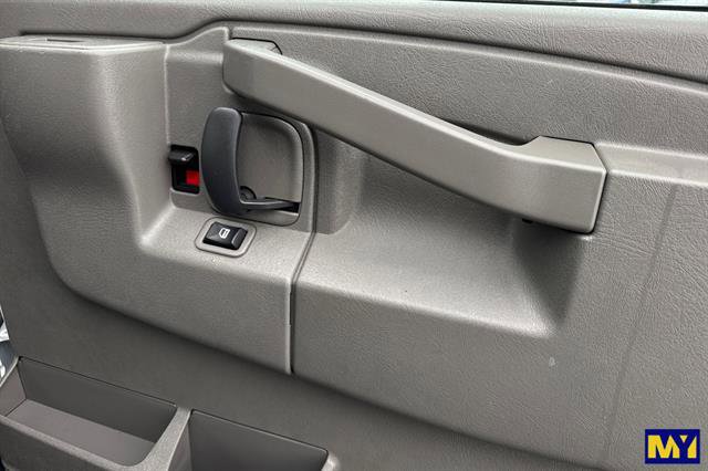 Used 2024 GMC Savana 2500 w/ Driver Convenience Package image 18