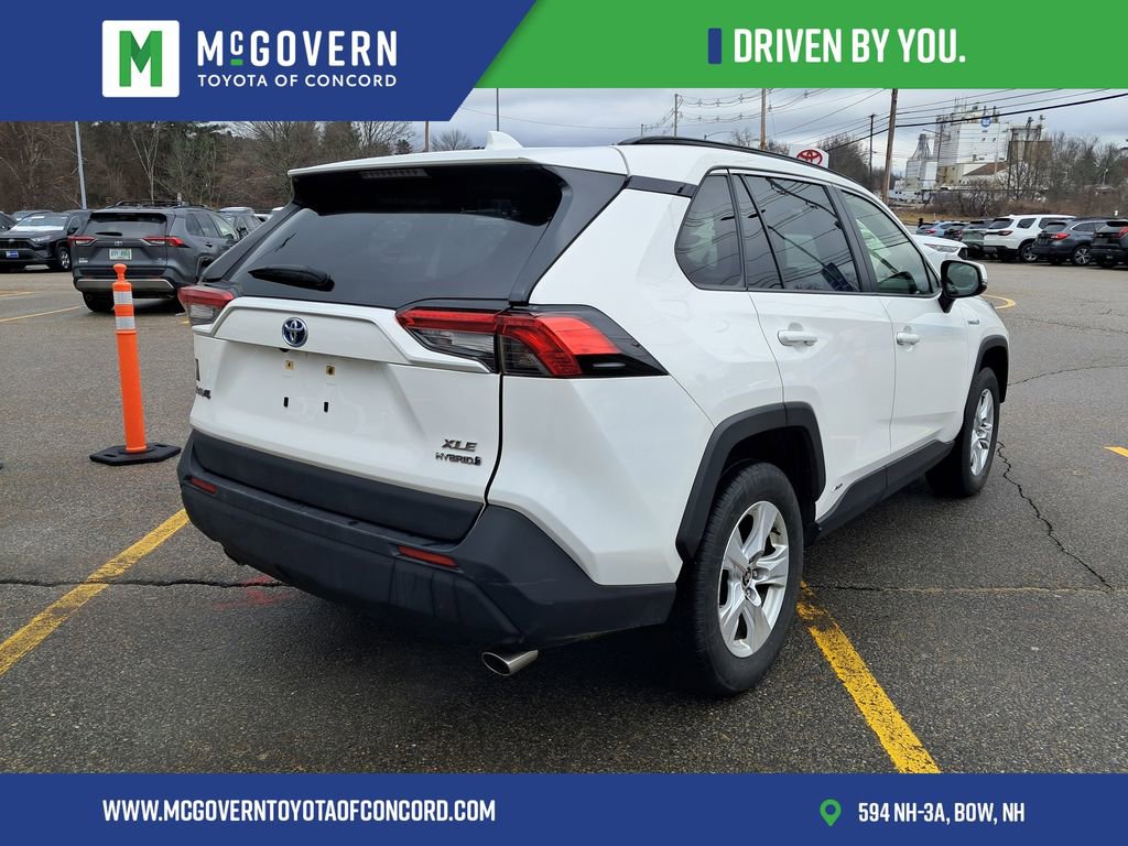 Used 2021 Toyota RAV4 XLE w/ Convenience Package AWD/4WD image 3