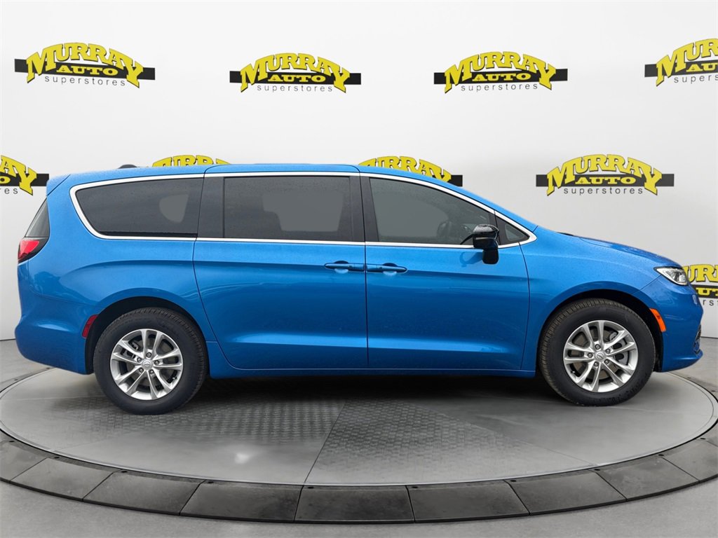 New 2026 Chrysler Pacifica Select image 6