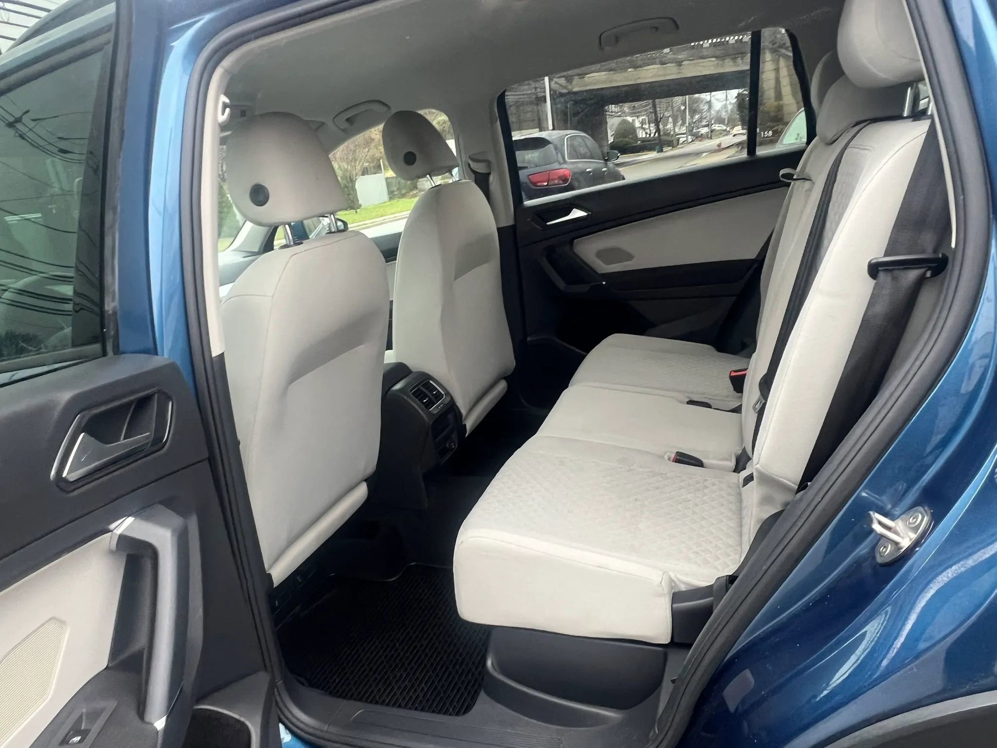 Used 2018 Volkswagen Tiguan S image 28