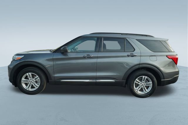 Used 2022 Ford Explorer XLT w/ Equipment Group 202A image 4
