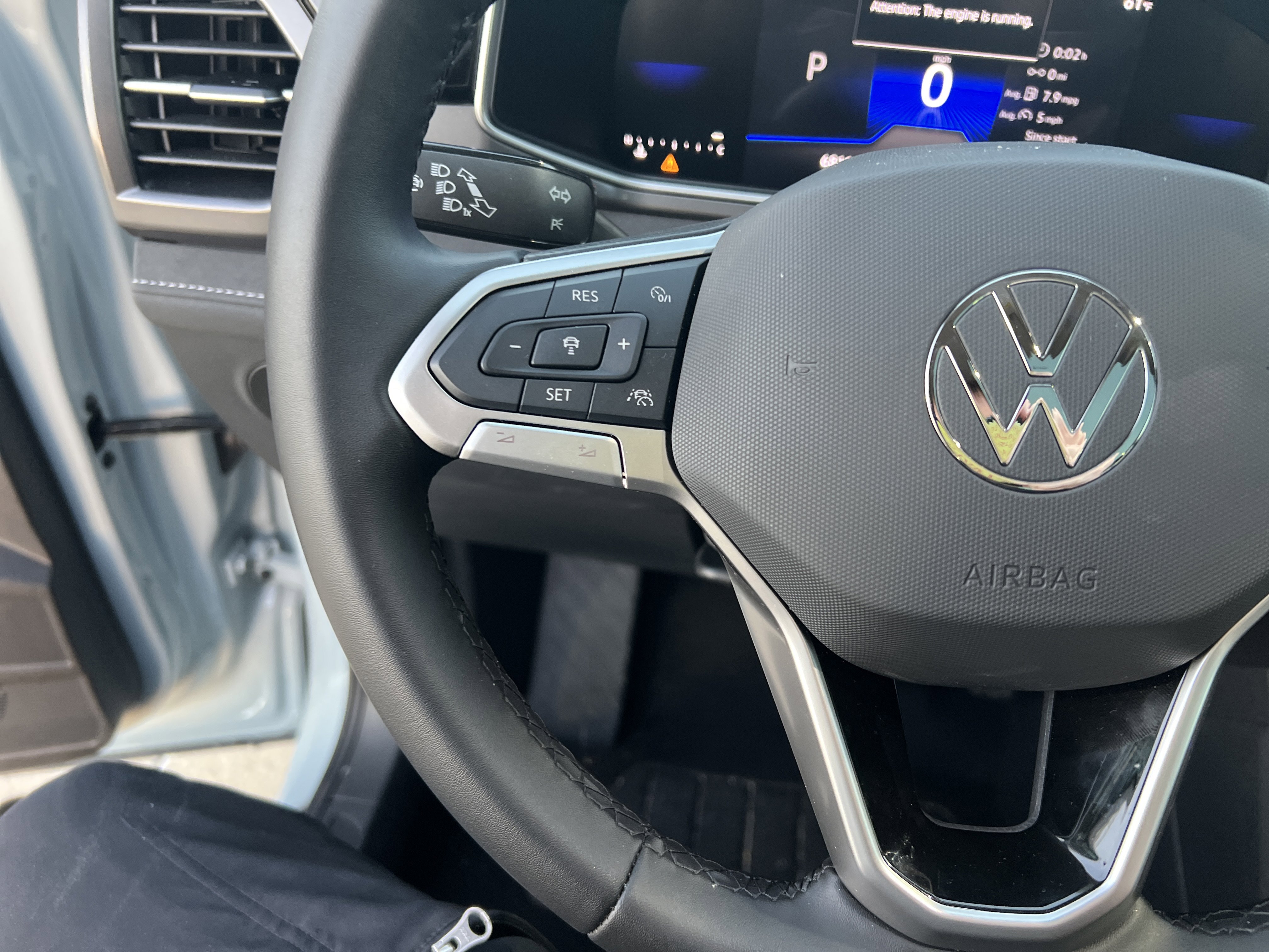 Used 2025 Volkswagen Taos SE image 18