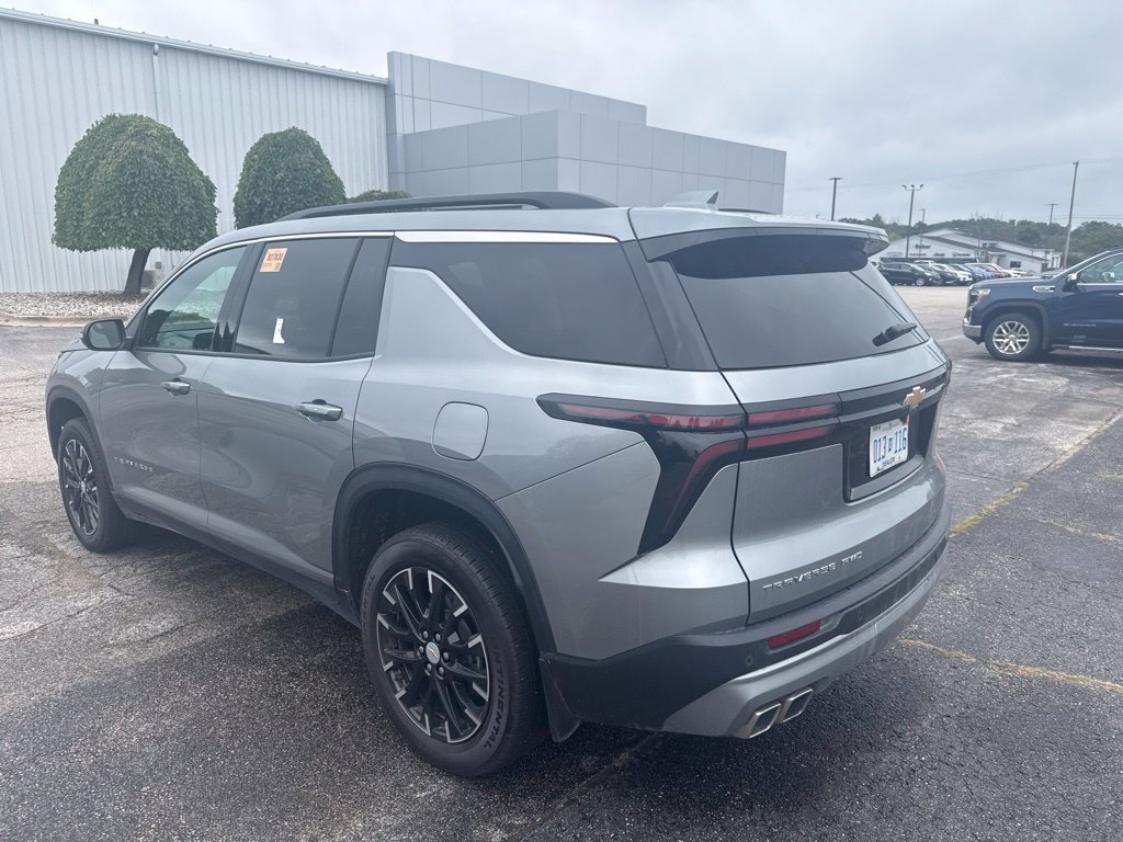 Used 2025 Chevrolet Traverse LT w/ Sun and Wheel Package AWD/4WD image 5