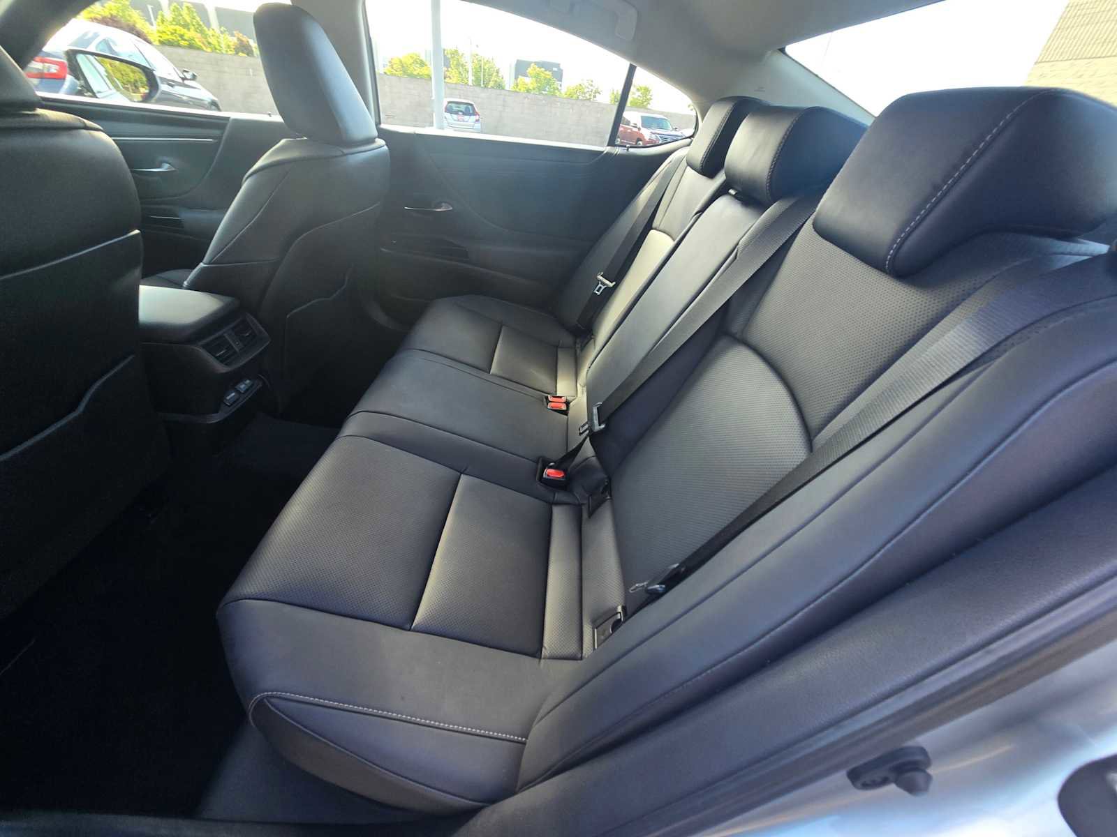 Certified 2025 Lexus ES 300h w/ Premium Package FWD image 16
