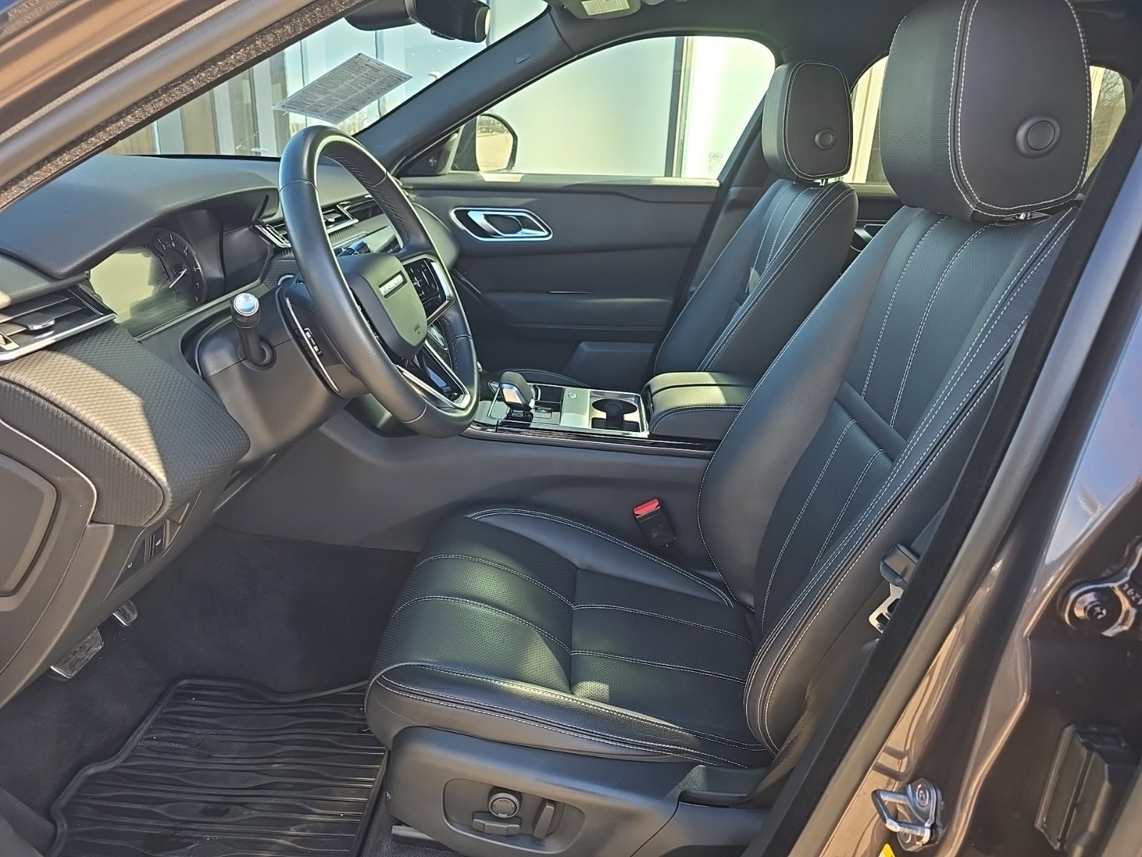 Used 2023 Land Rover Range Rover Velar R-Dynamic S image 9