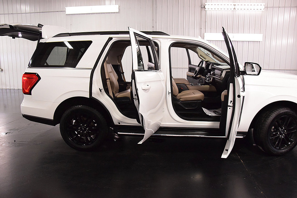 Used 2023 Ford Expedition XLT AWD/4WD image 38