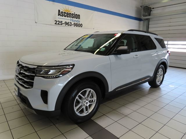 Used 2025 Ford Explorer Active image 2