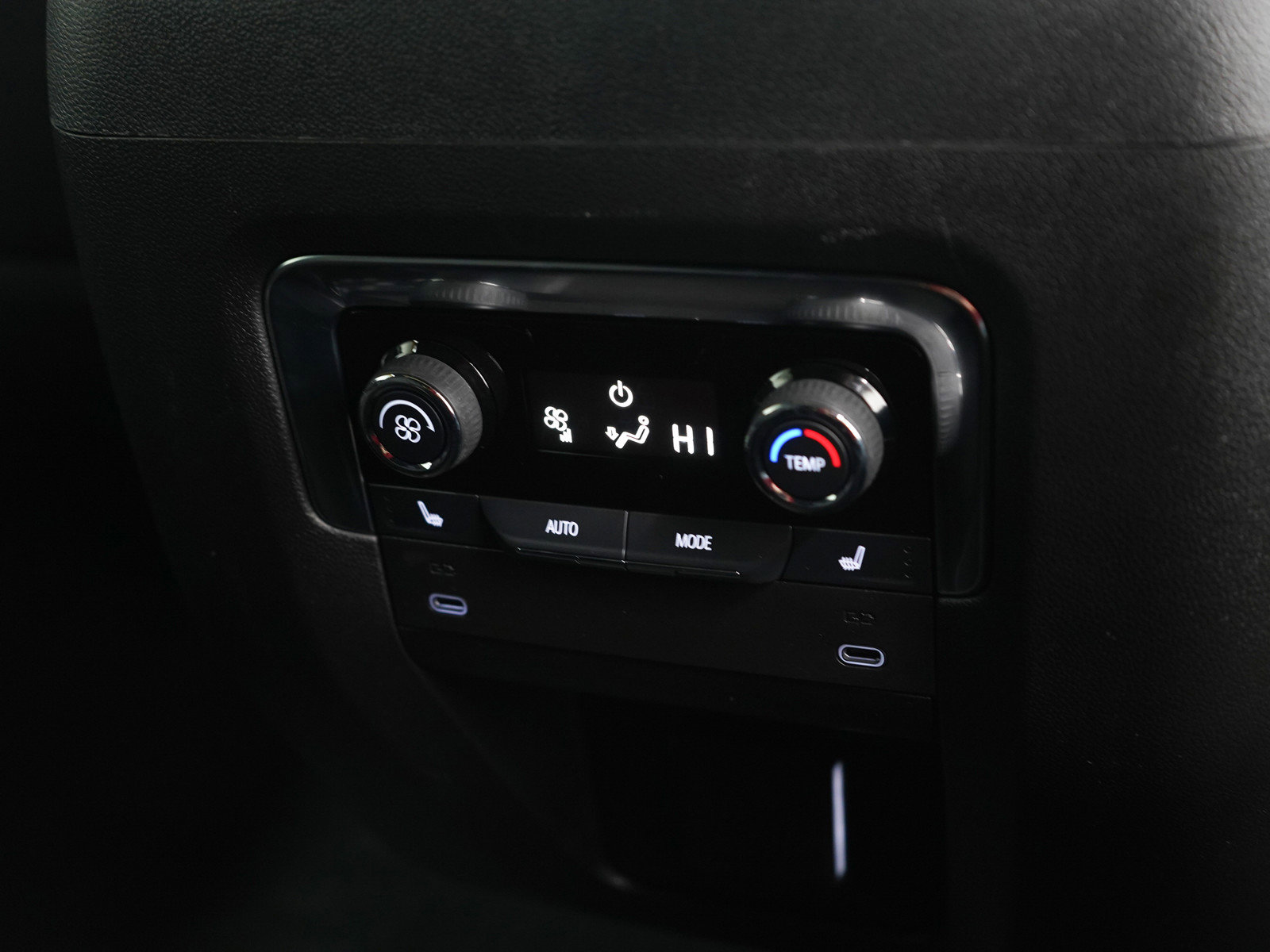 Used 2025 Chevrolet Tahoe Z71 w/ Z71 Off-Road Package image 17