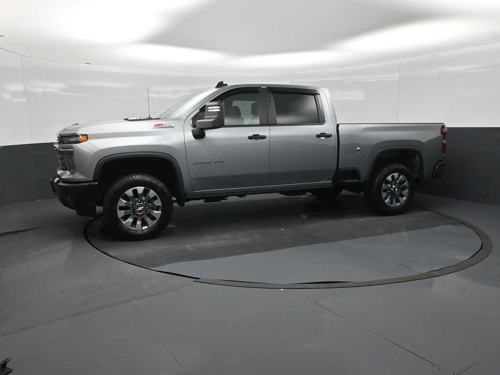 Used 2025 Chevrolet Silverado 2500 Custom AWD/4WD image 4