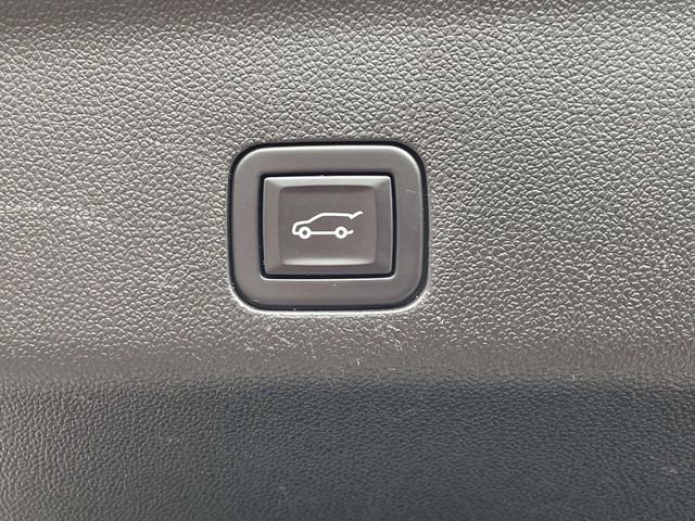 Used 2023 GMC Yukon Denali w/ LPO, Floor Liner Package AWD/4WD image 11