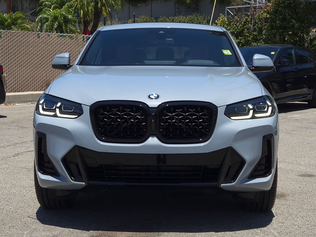Used 2024 BMW X4 xDrive30i w/ M Sport Package AWD/4WD image 3