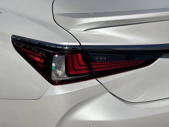 New 2025 Lexus ES 300h w/ Luxury Package image 6
