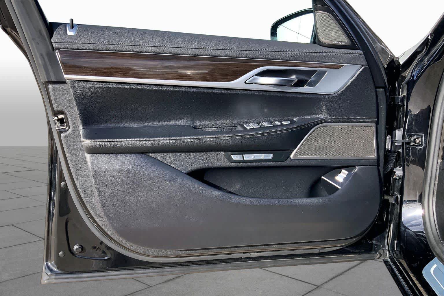 Used 2018 BMW 740i RWD image 21