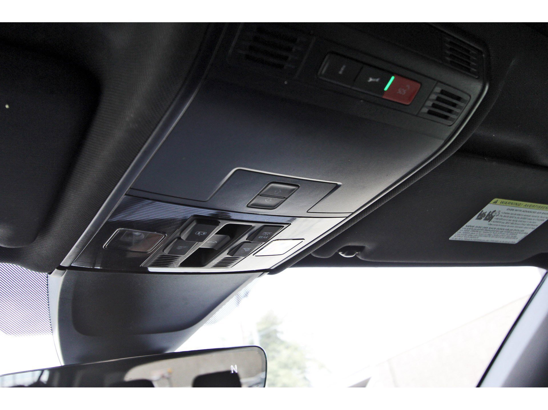 Used 2022 Volkswagen Tiguan SEL R-Line image 25