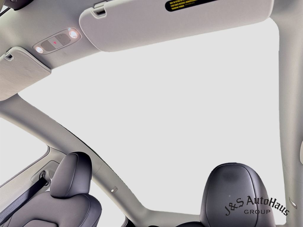 Used 2025 Tesla Model Y Long Range image 16