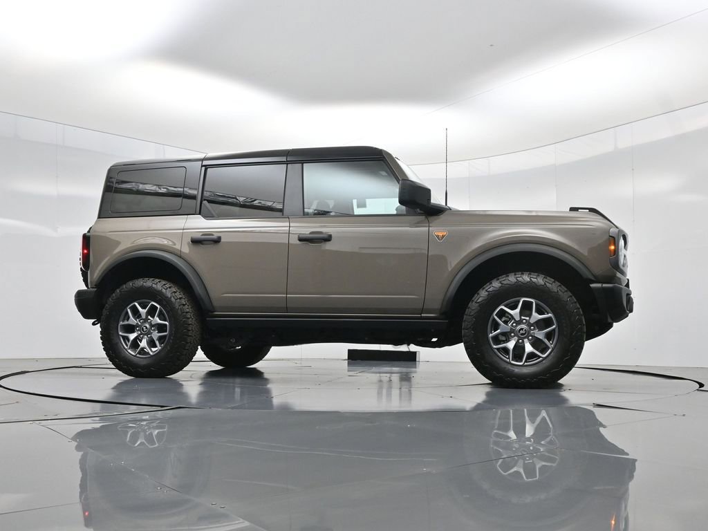Used 2025 Ford Bronco Badlands image 46