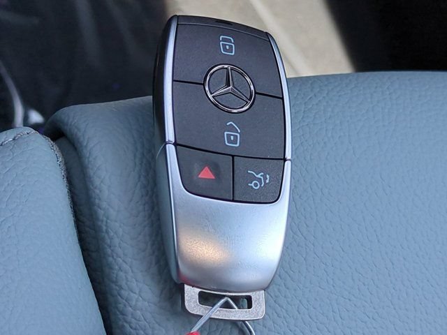 Used 2026 Mercedes-Benz GLB 250 4MATIC image 30