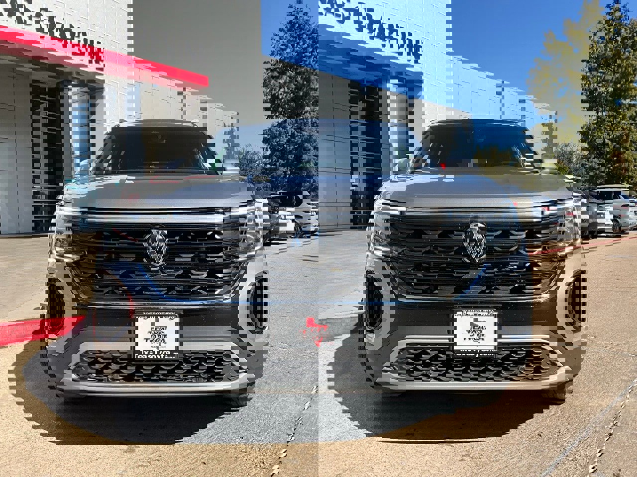 Used 2025 Volkswagen Atlas Cross Sport SE image 4