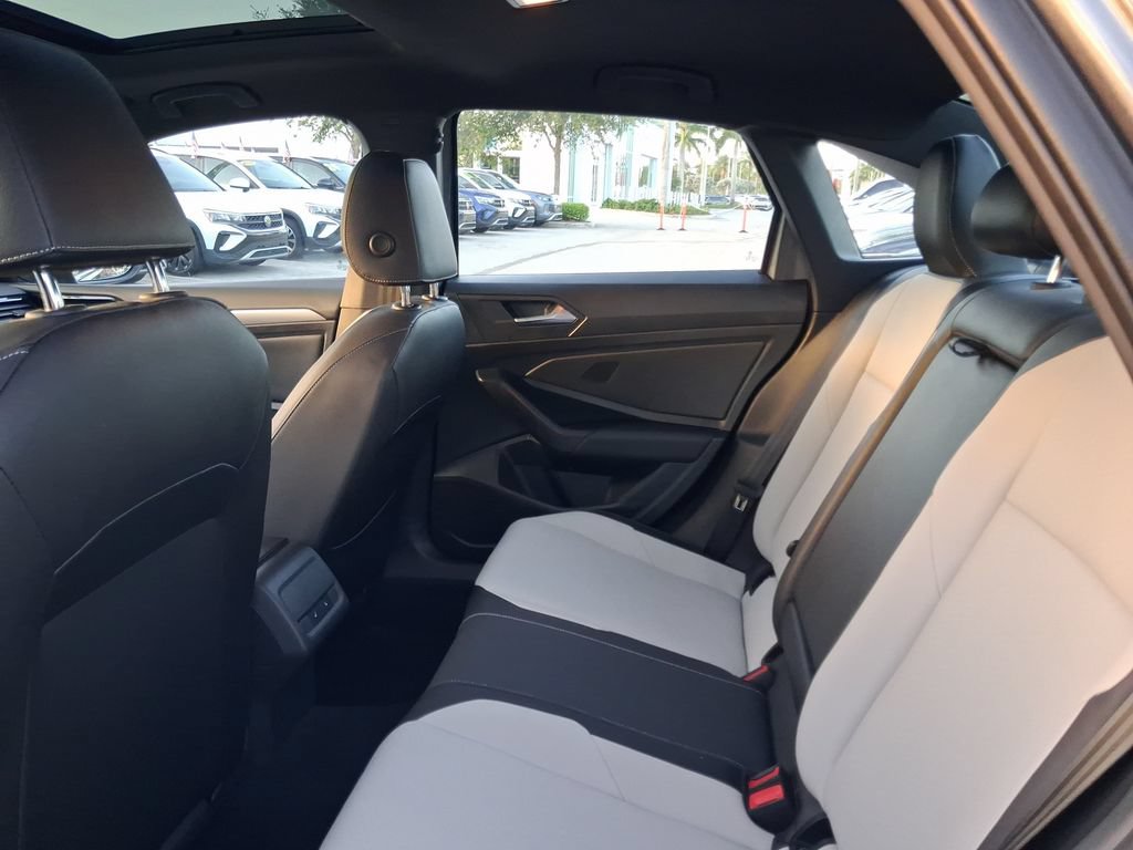 Certified 2021 Volkswagen Jetta R-Line FWD image 8