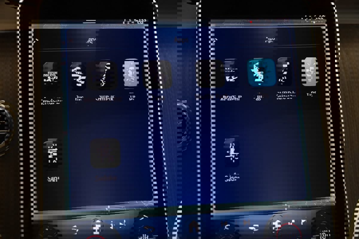 Used 2025 Mercedes-Benz GLC 300 4MATIC SUV image 37