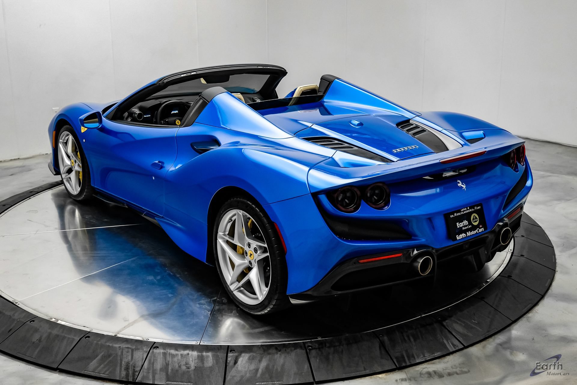 Used 2023 Ferrari F8 Tributo RWD image 15