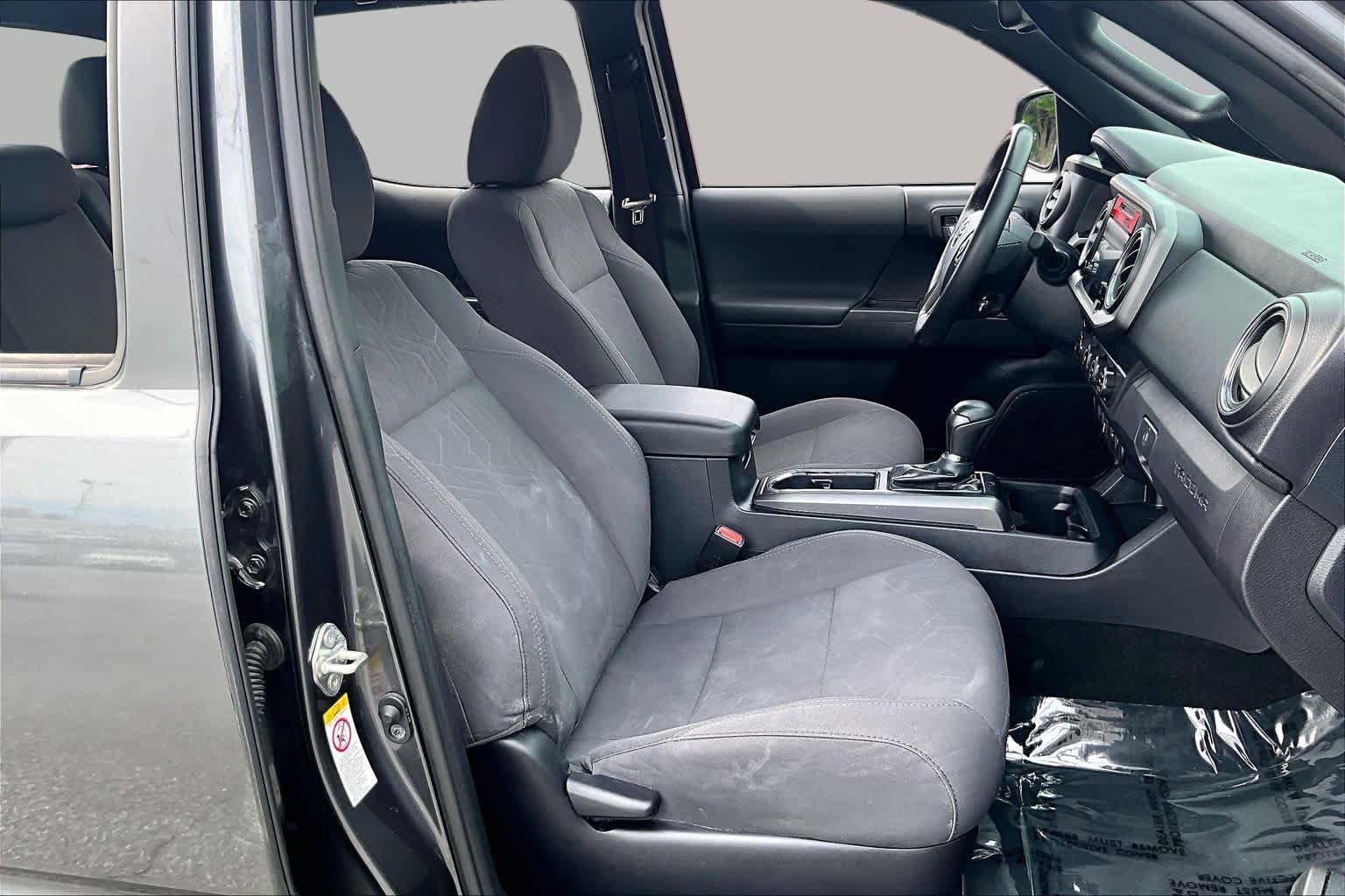Used 2019 Toyota Tacoma TRD Off-Road AWD/4WD image 8