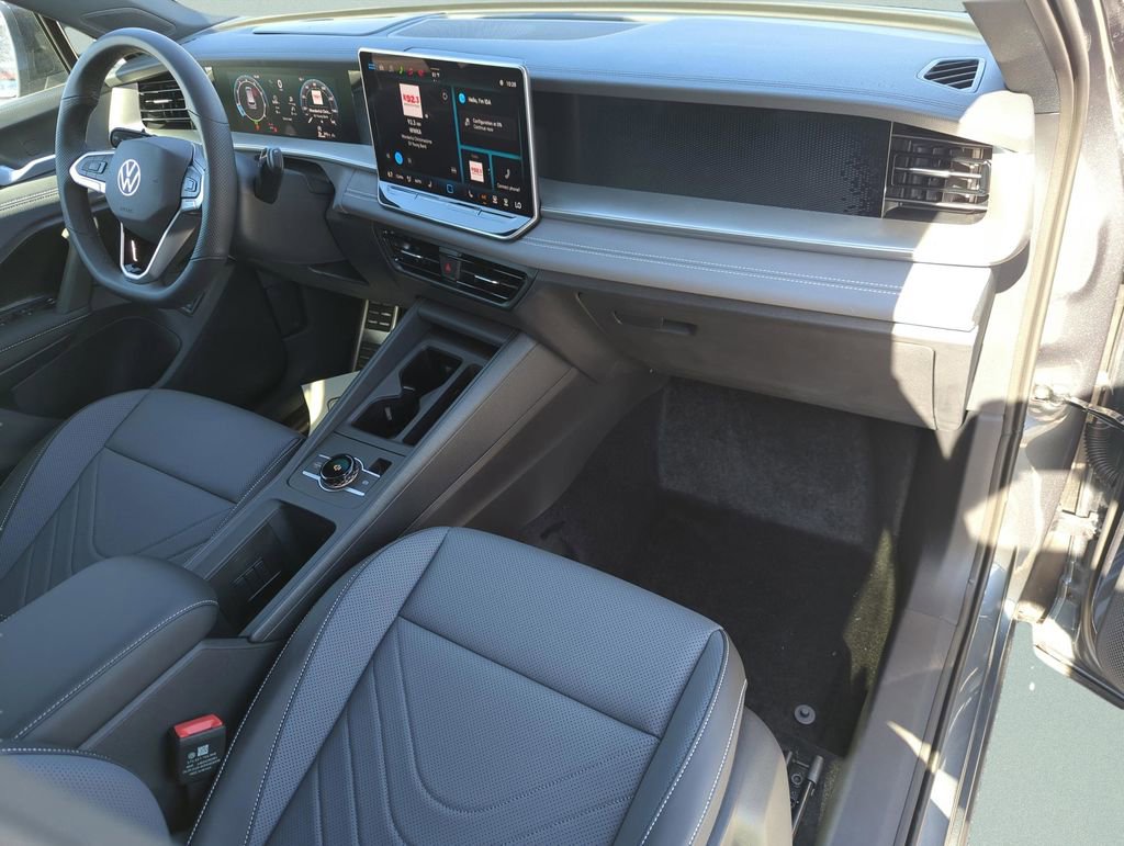 New 2026 Volkswagen Tiguan SE R-Line AWD/4WD image 17