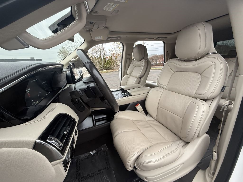 Used 2019 Lincoln Navigator Reserve image 14