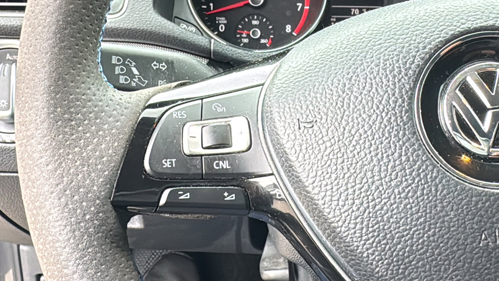 Used 2017 Volkswagen Passat 1.8T R-Line w/ R-Line Lighting Package image 22