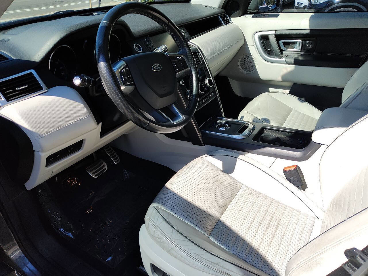 Used 2017 Land Rover Discovery Sport HSE image 23