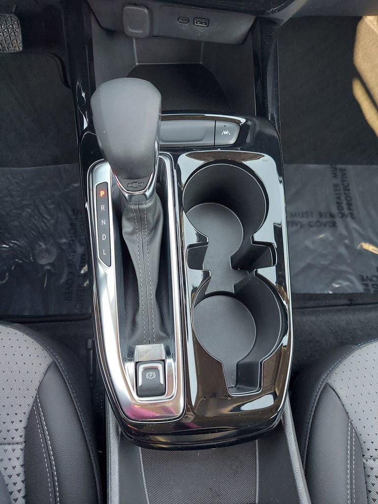 Used 2025 Chevrolet Trax LT w/ LT Convenience Package image 11