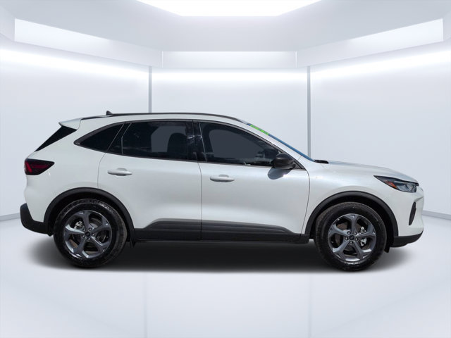 Used 2025 Ford Escape ST-Line w/ Tech Pack #1 FWD image 2