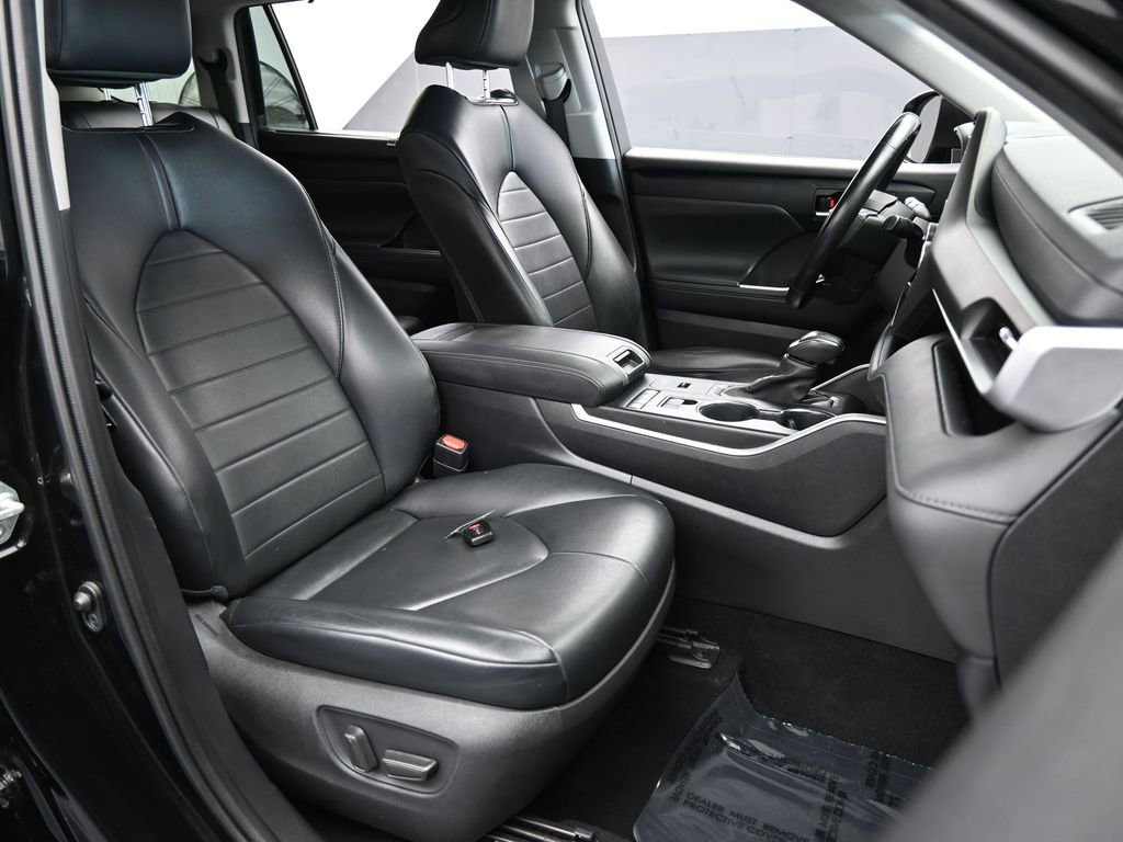 Used 2021 Toyota Highlander XLE image 44