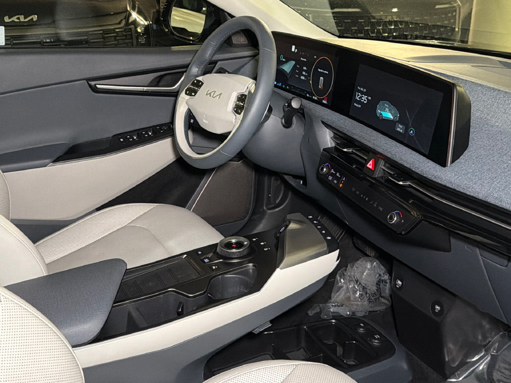 Certified 2023 Kia EV6 Wind w/ Wind Technology Package AWD/4WD image 13