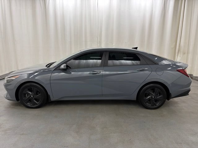 Used 2022 Hyundai Elantra SEL w/ Convenience Package FWD image 3