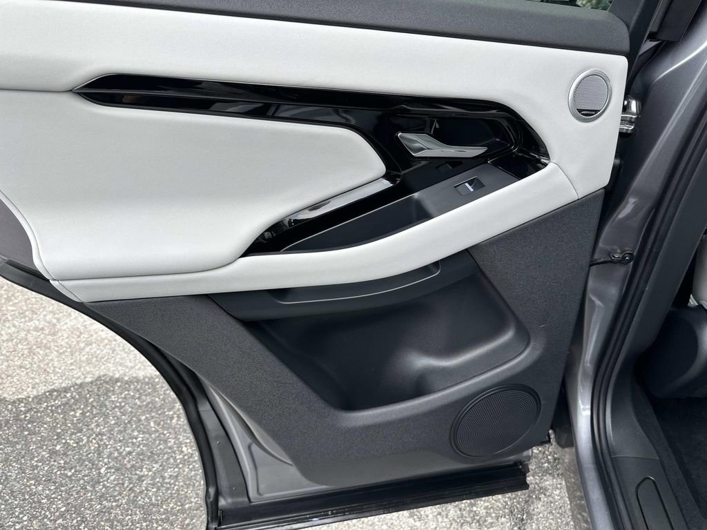 Used 2025 Land Rover Range Rover Evoque S image 30