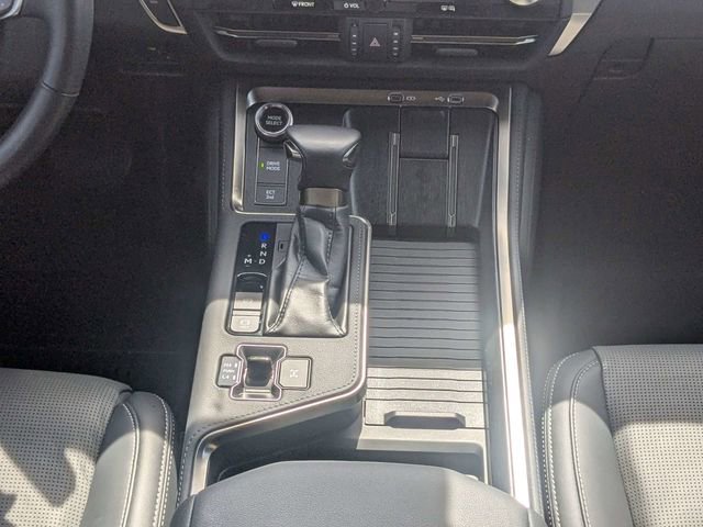 Used 2024 Lexus GX 550 w/ Accessory Package (2T) AWD/4WD image 19