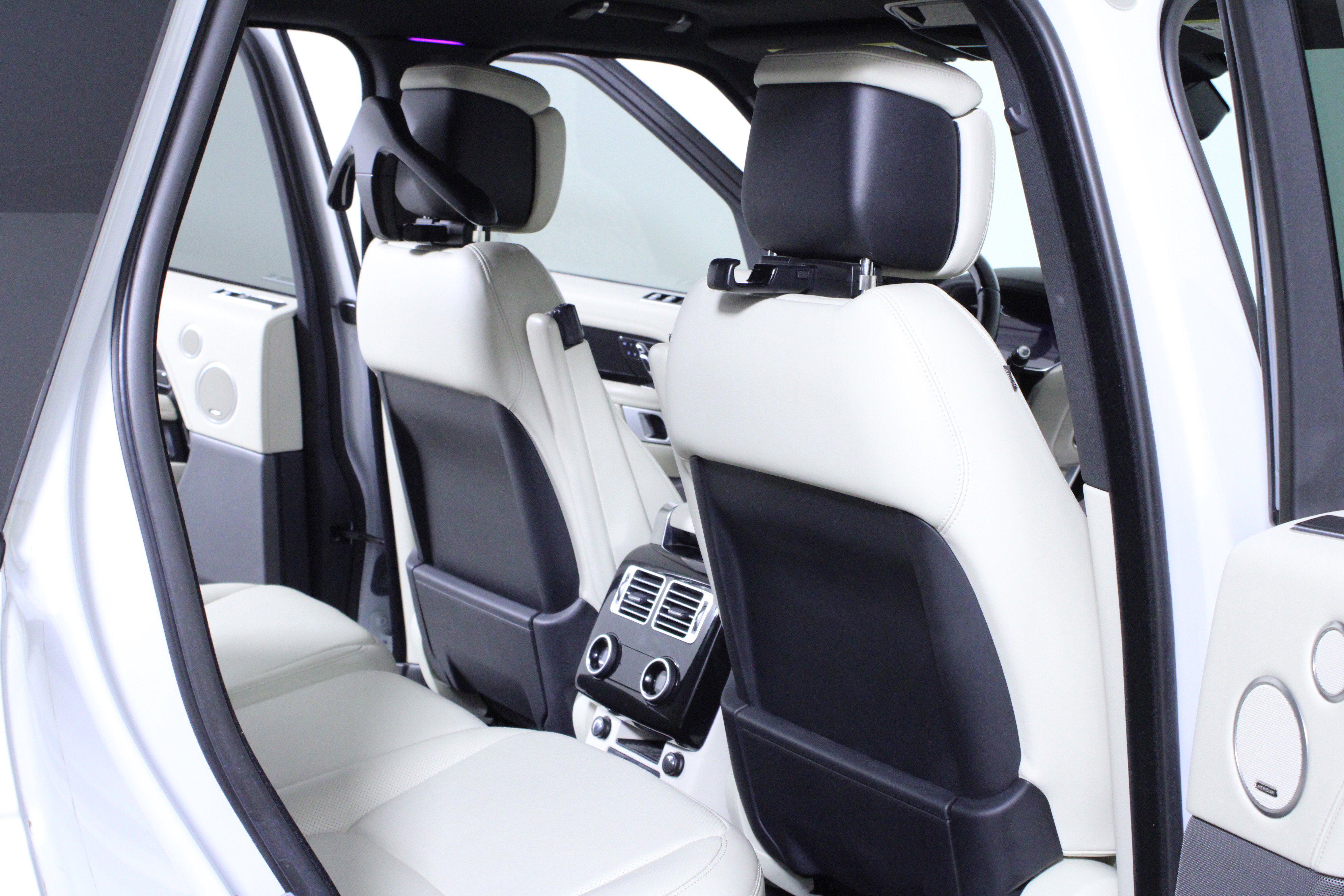 Used 2020 Land Rover Range Rover HSE image 13