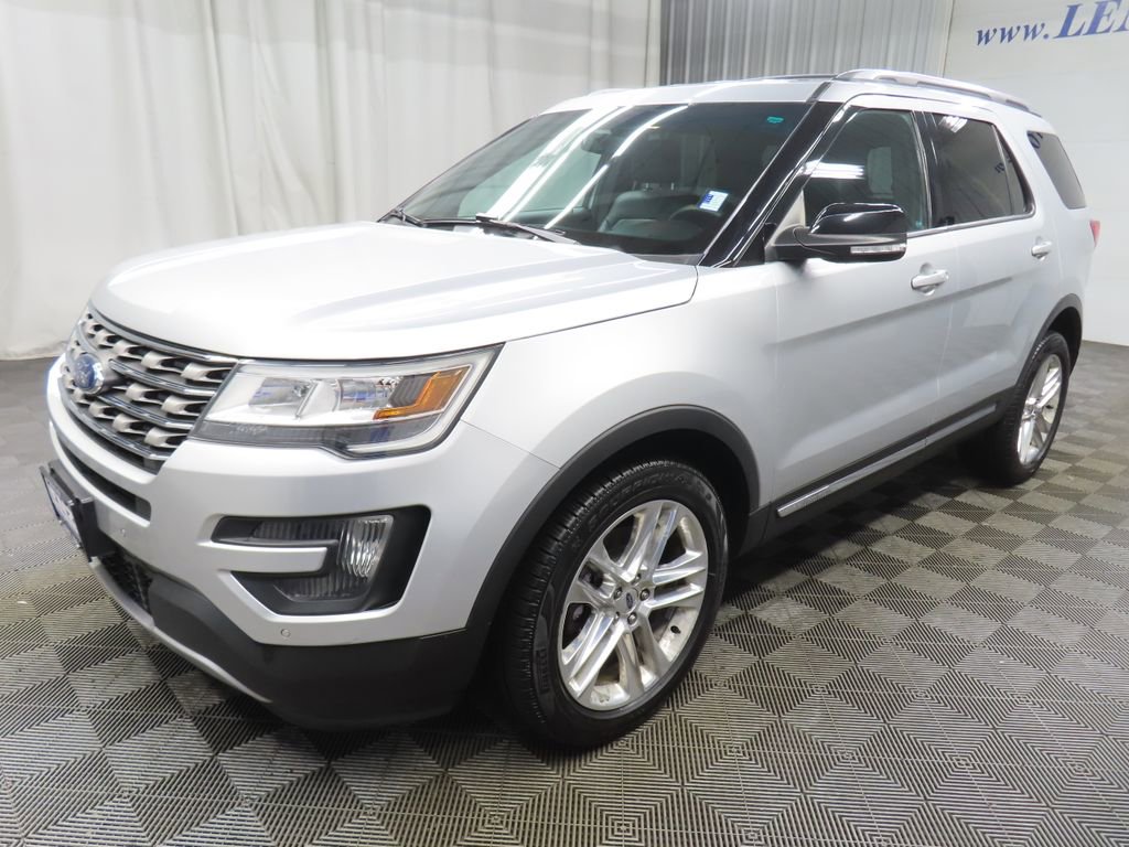 Used 2016 Ford Explorer XLT w/ Equipment Group 202A AWD/4WD image 7