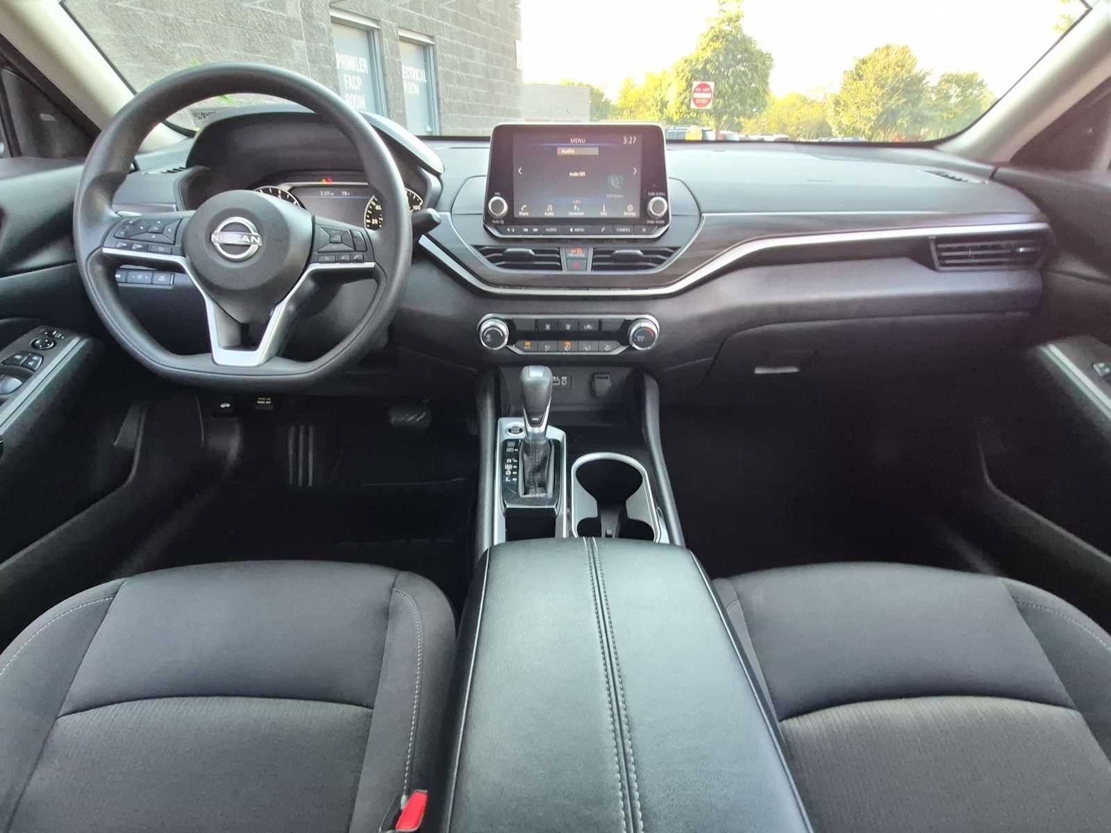 Used 2024 Nissan Altima 2.5 SV FWD image 15