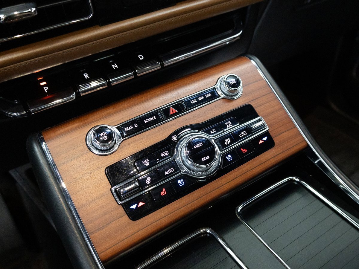 Used 2021 Lincoln Aviator Reserve w/ Equipment Group 201A image 12