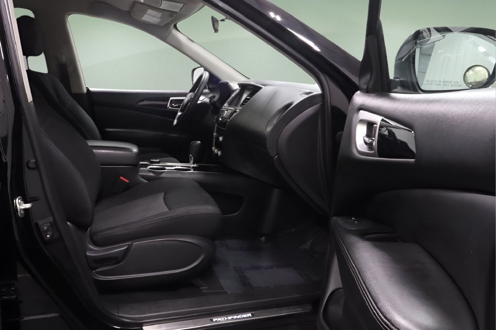 Used 2020 Nissan Pathfinder S AWD/4WD image 16