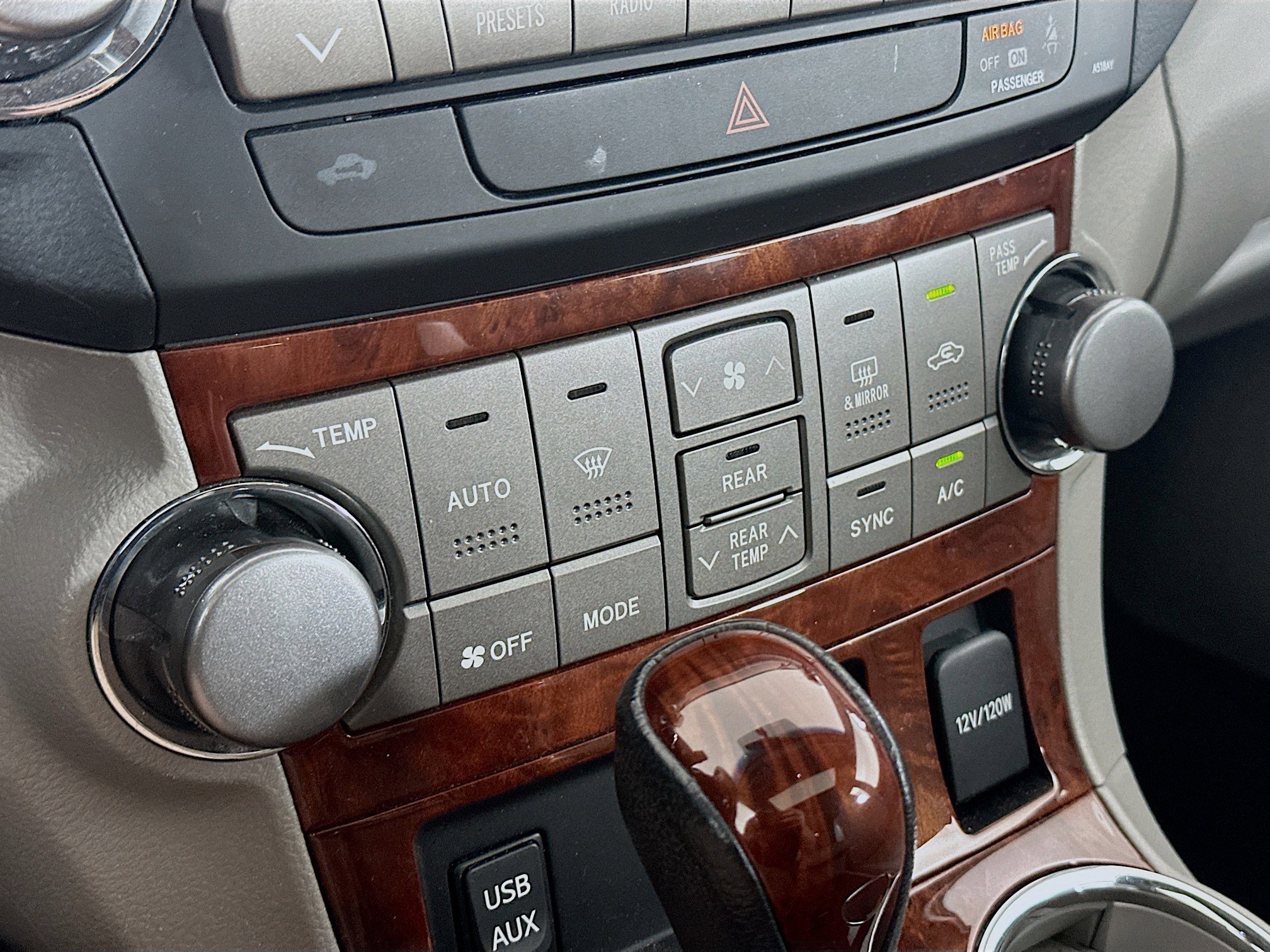 Used 2012 Toyota Highlander Limited w/ Tow Pkg image 23