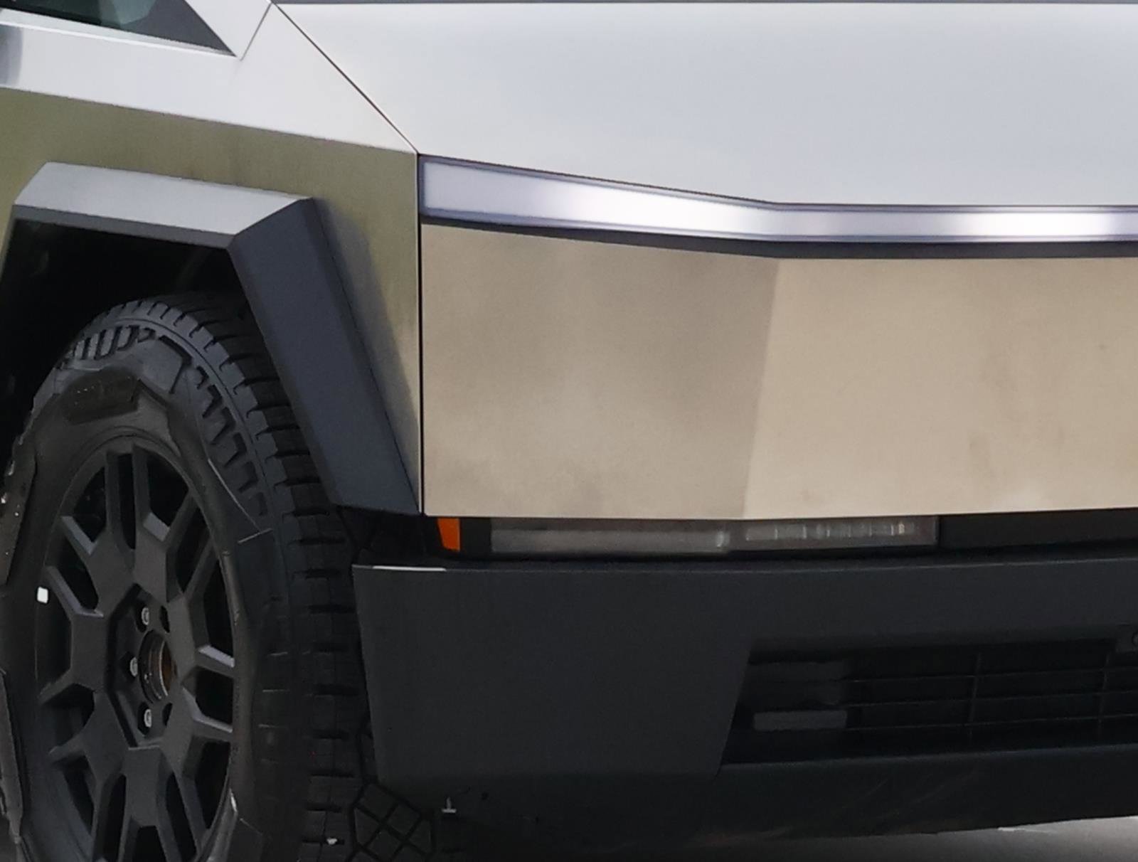 Used 2024 Tesla Cybertruck AWD Crew Cab image 7