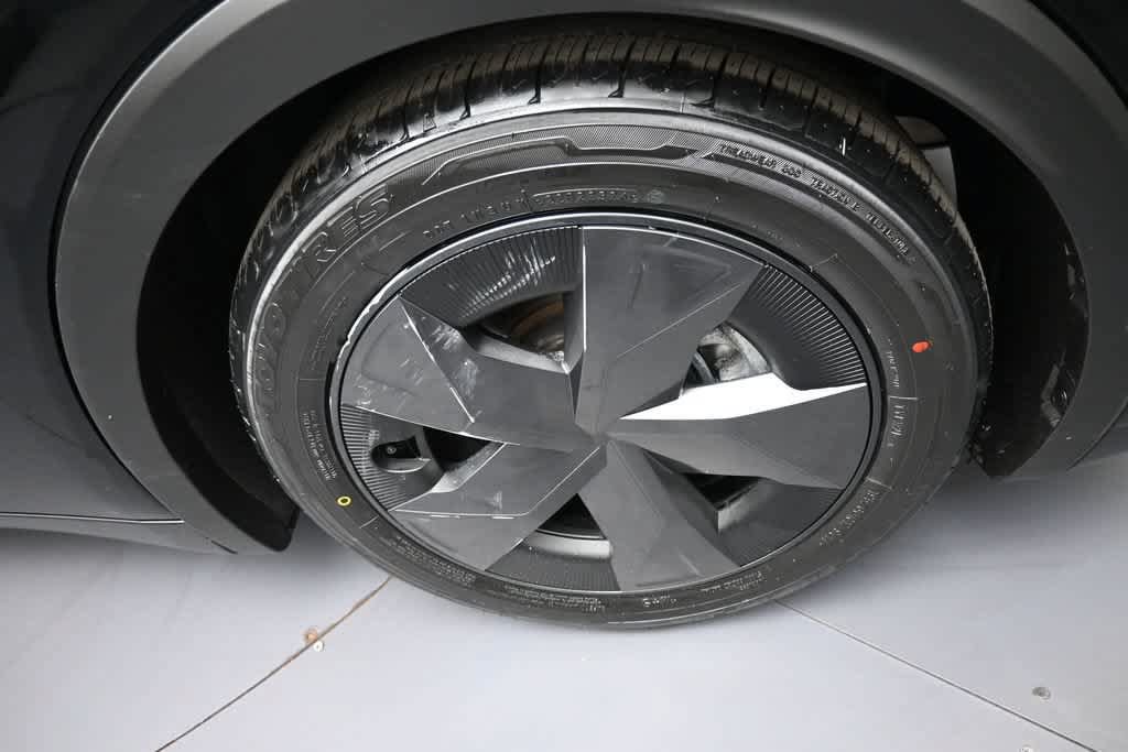 Certified 2025 Toyota Prius LE FWD image 15